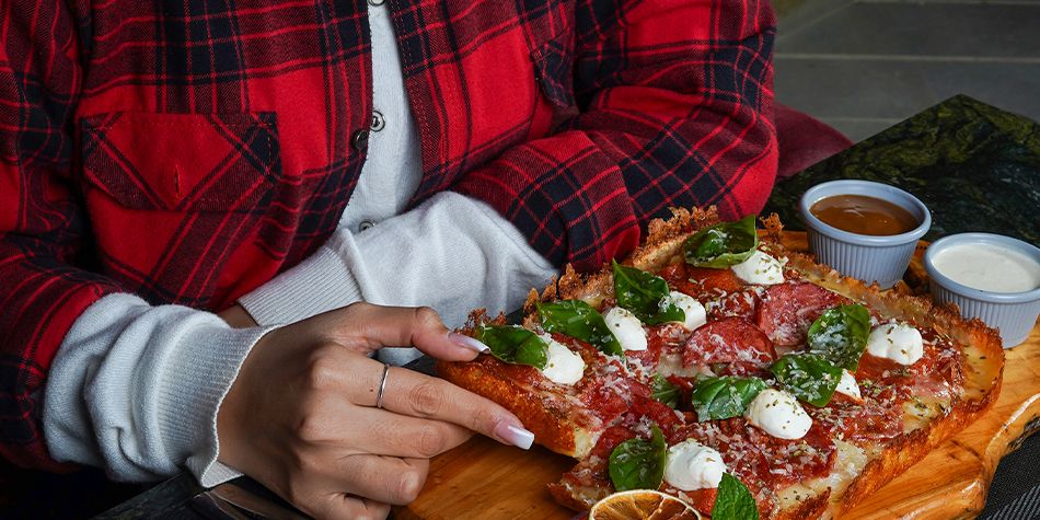 پیتزا دیترویتی چیست؟
