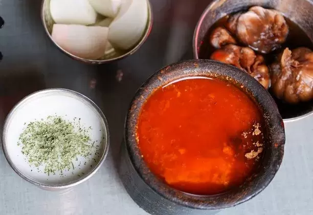 تصویر دیزی سنگی